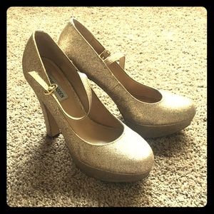 Gold Steve Madden platform pumps